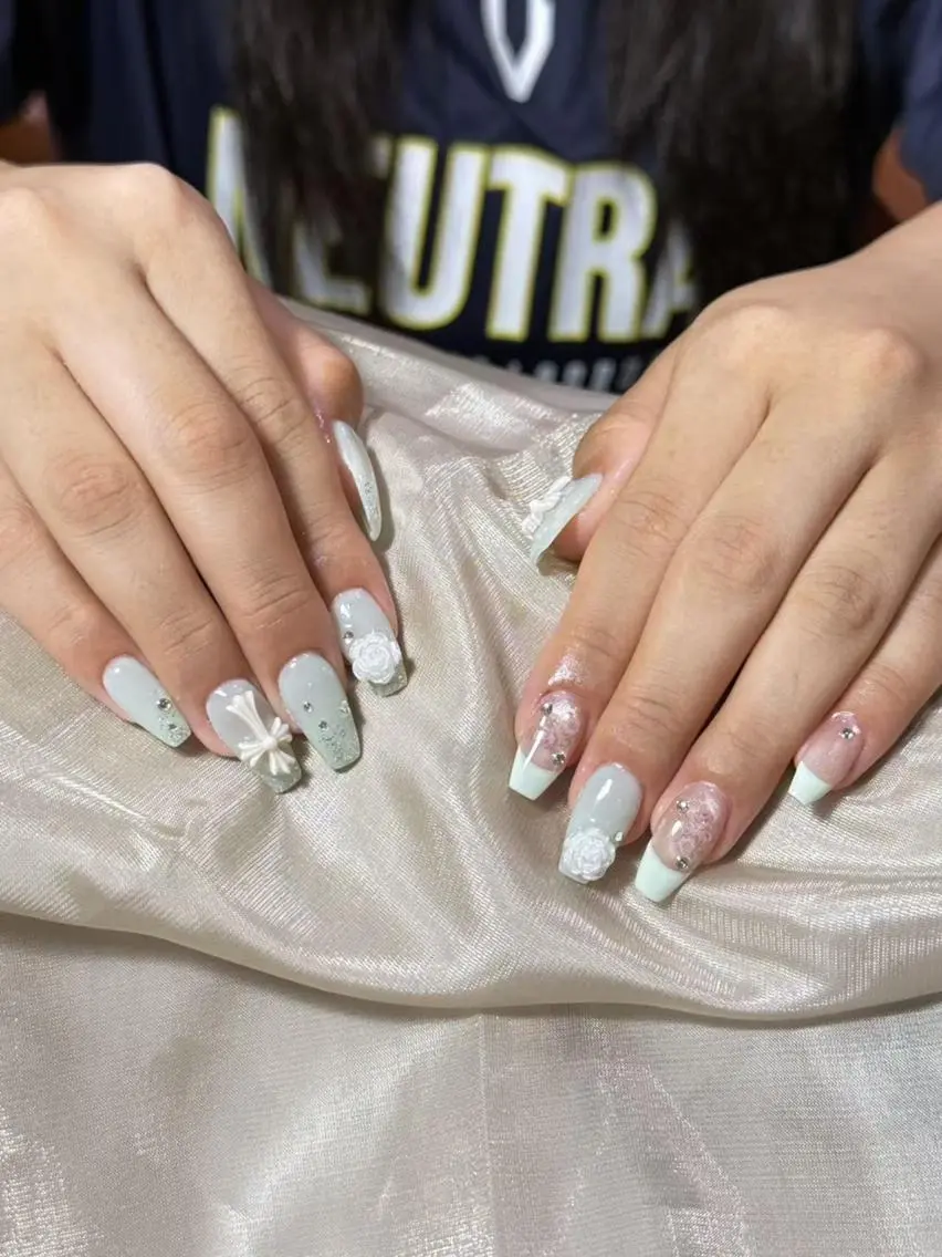 ネイル フレンチネイル ジェルネイル ガラスフレンチ 韓国ネイル マグネットネイル ハンドネイル フットネイル ハンドケア 長さ出し専門店💖 当日予約OK☆AKIのネイルデザイン