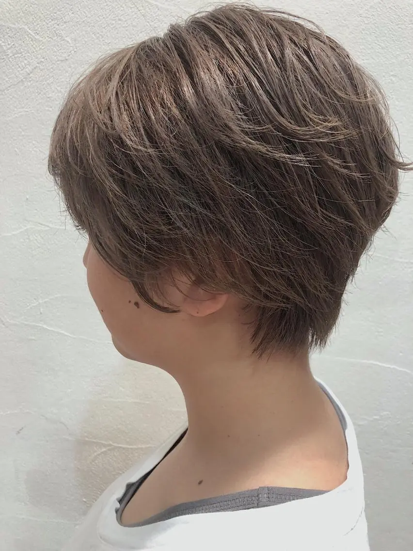 ショート カラー ベージュカラー シルバー シルバーベージュ ショートヘア カット ヘアカラー トリートメント ヘアセット 360°キレイな ショートカットのヘアスタイル