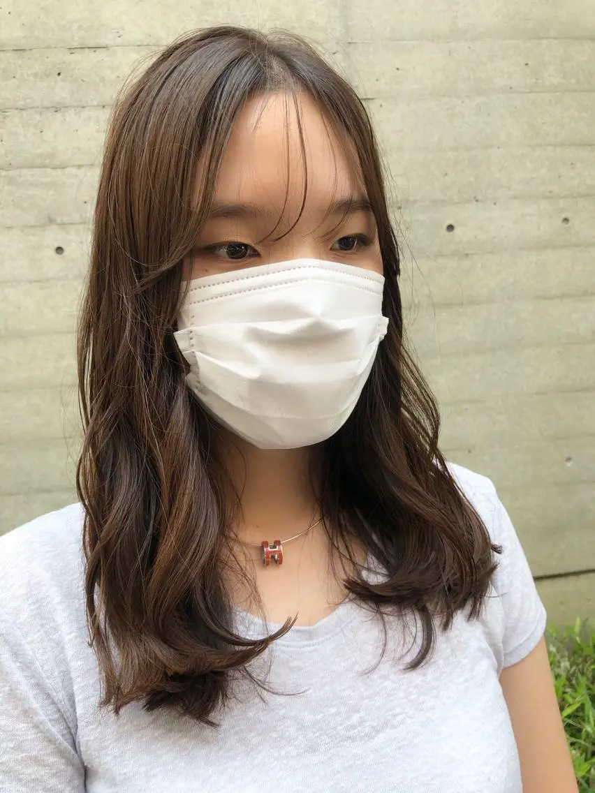 セミロング 韓国風ヘア ✨色持ちの良い艶 カラー✨蟹江真世のヘアスタイル