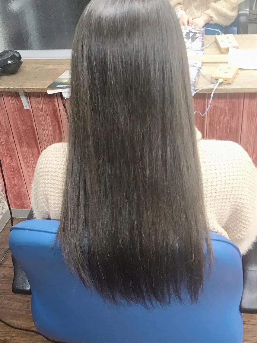 ロング カラー イルミナカラー ヤナ マネージャーのヘアスタイル