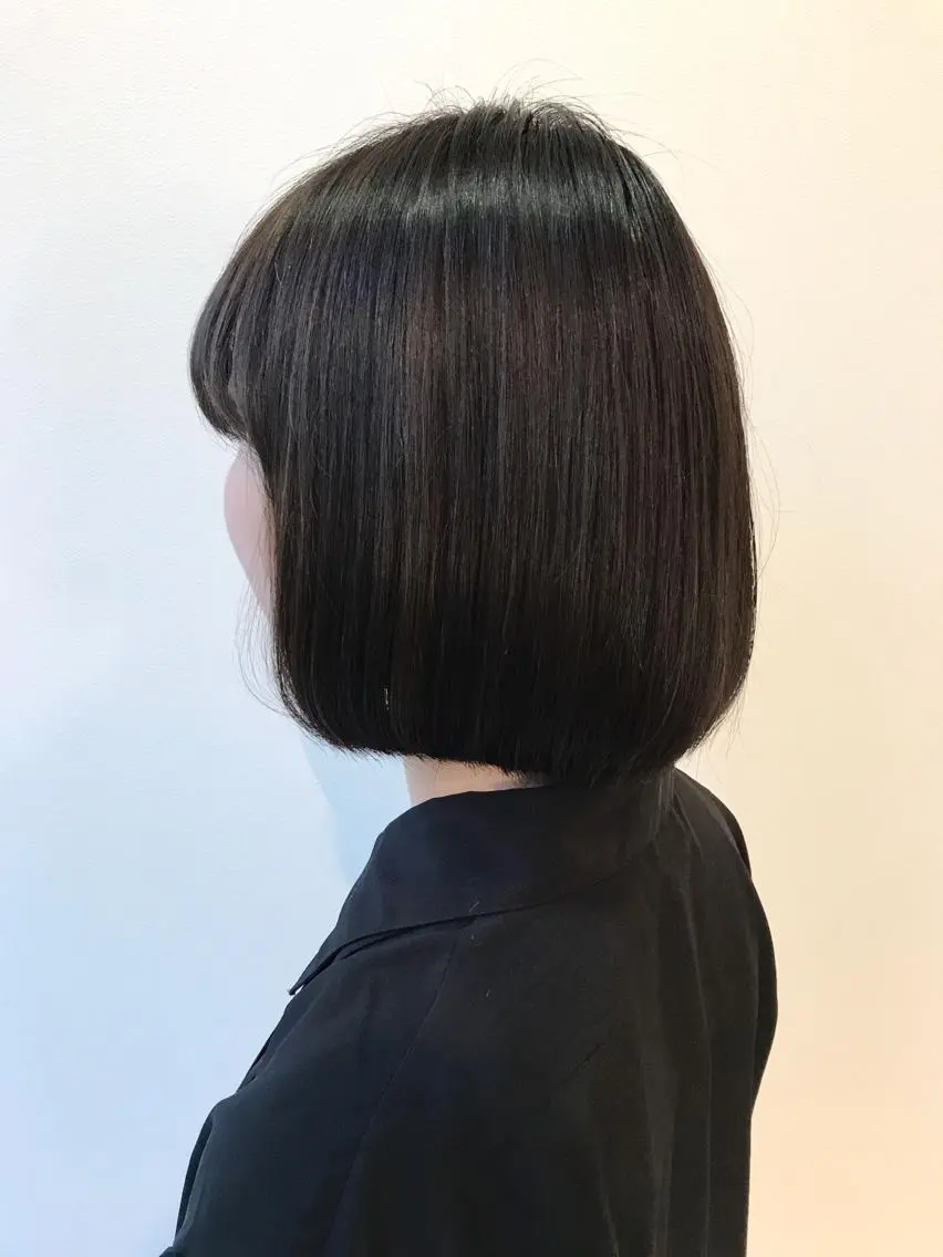 ショート カラー アッシュ ボブ 岡本 智次のヘアスタイル