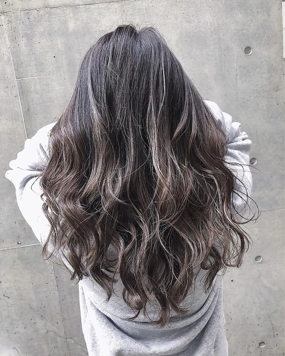 ロング カラー バレイヤージュ ブリーチ ダブルカラー グラデーションカラー ハイライトカラー ヘアカラー memento 斎藤大覚のヘアスタイル