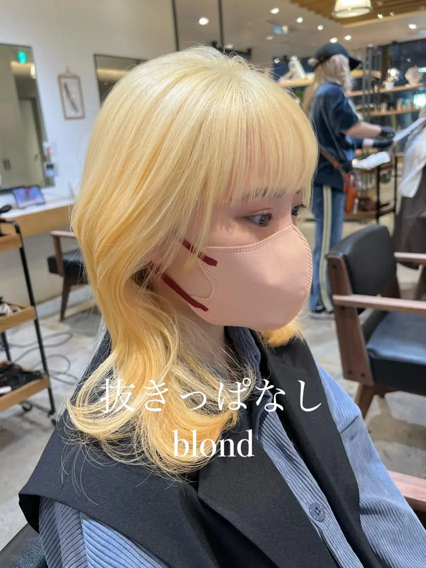 セミロング カラー 抜きっぱなしブロンド ヘアカラー Kana 🍋 ハイトーン【高円寺】のヘアスタイル