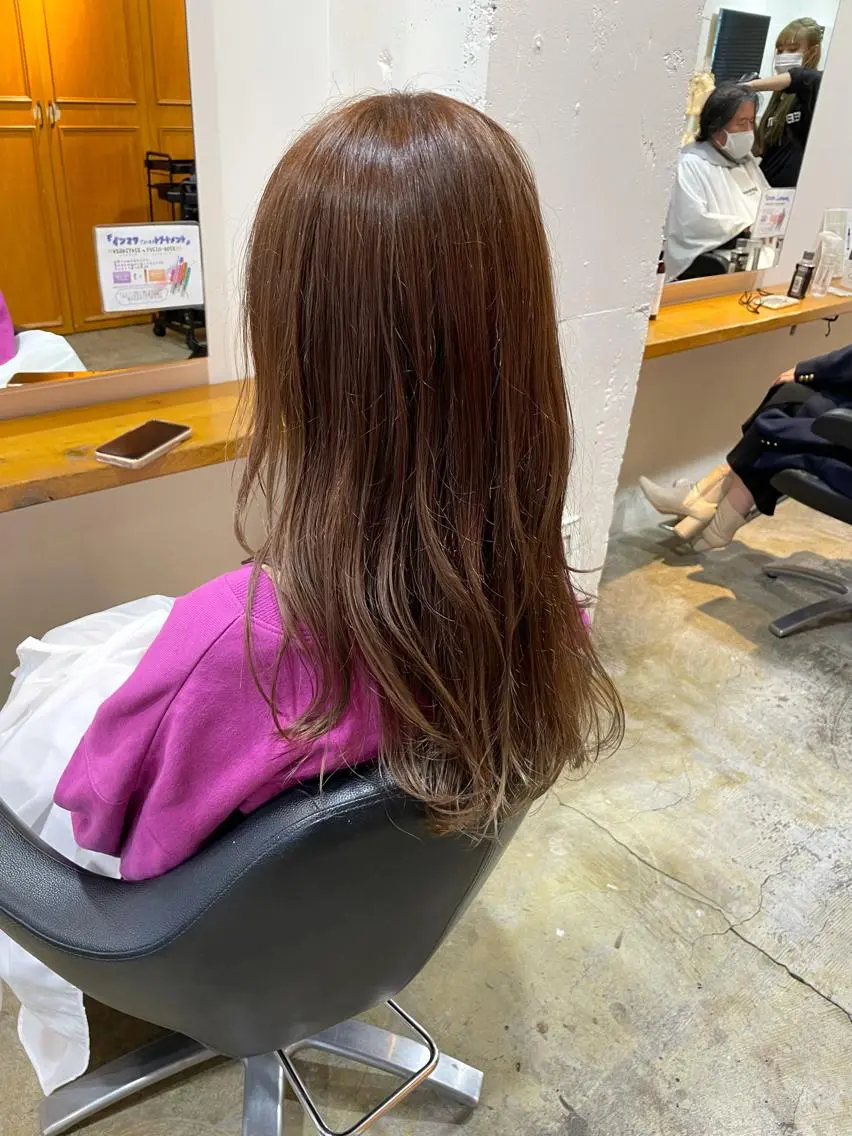 セミロング カラー ベージュカラー ブリーチ ラベンダーカラー ラベンダーベージュ ヘアカラー トリートメント MIOベージュカラー 柔らかいカラーのヘアスタイル