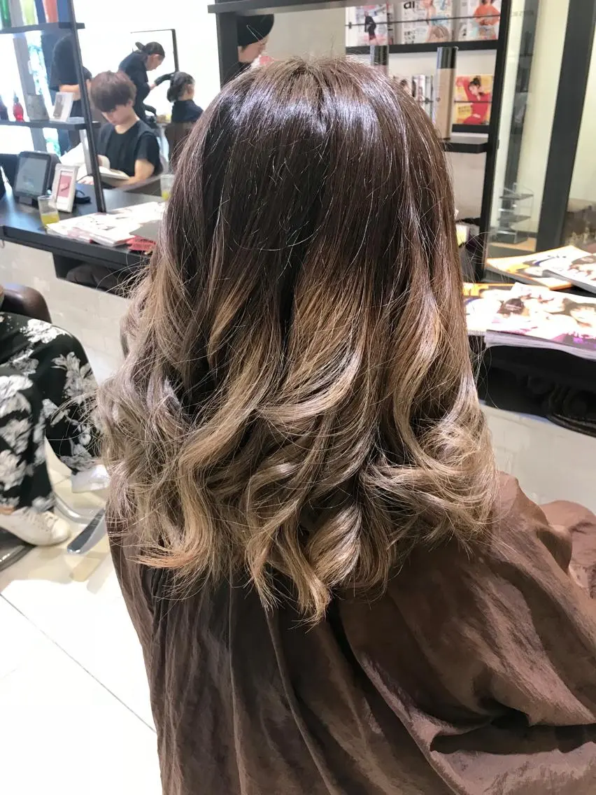 ミディアム カラー アッシュ グラデーションカラー カット ヘアカラー トリートメント Renatus店長 金子裕美のヘアスタイル