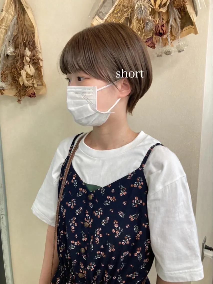 ショート カラー 切りっぱなしボブ ショートボブ ハンサムショート 丸みショート ベージュカラー カット ヘアカラー トリートメント 初めてのショート お任せください✂️のヘアスタイル