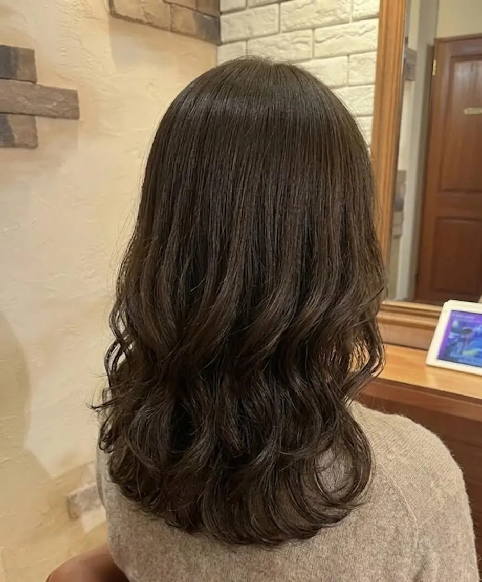 ミディアム くびれヘア レイヤーカット カット ヘアカラー トリートメント ヘッドスパ flencia 丸 和博｜カットのヘアスタイル