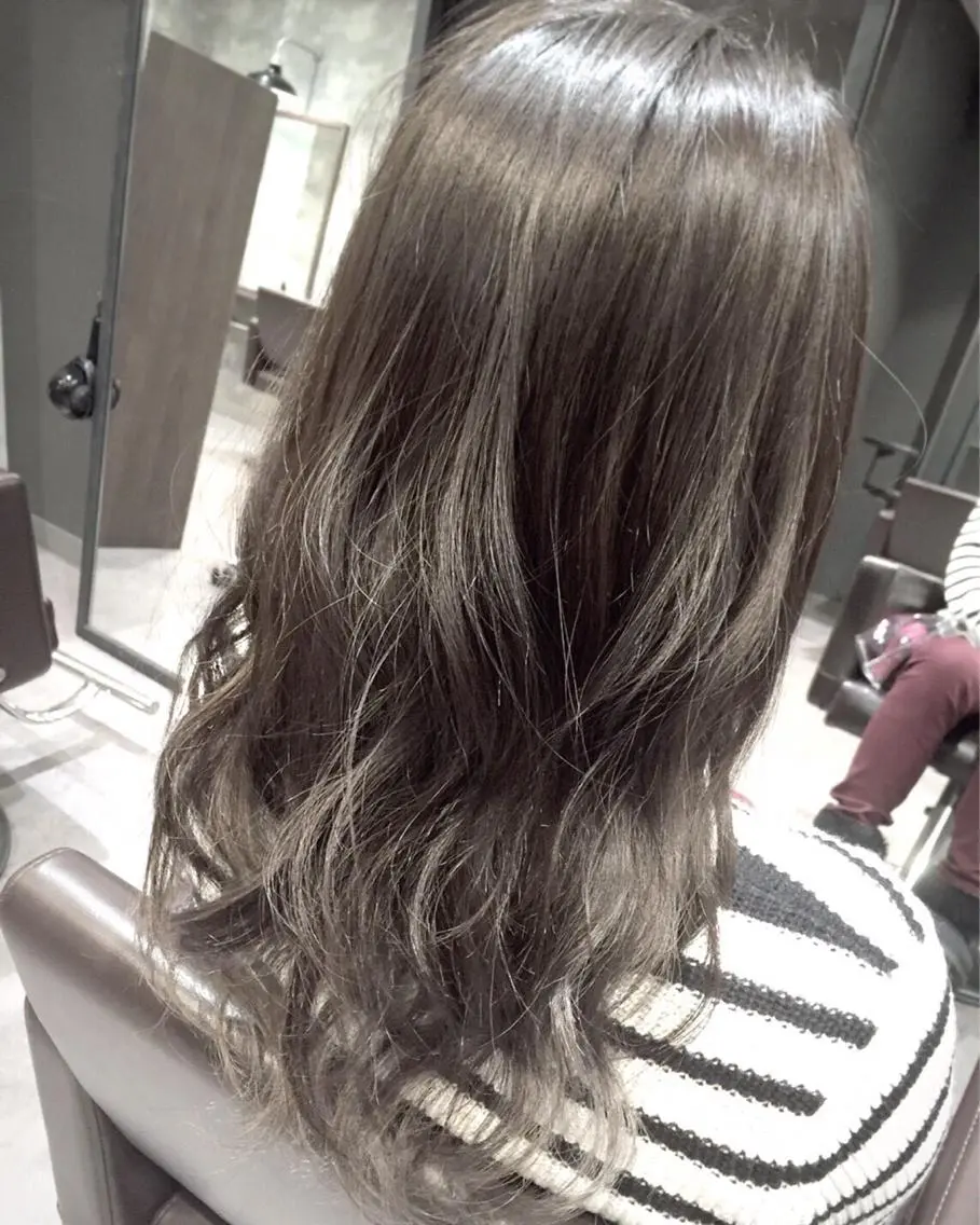 ミディアム カラー イルミナカラー ハイトーンブリーチ 土坂 由志【京都】のヘアスタイル