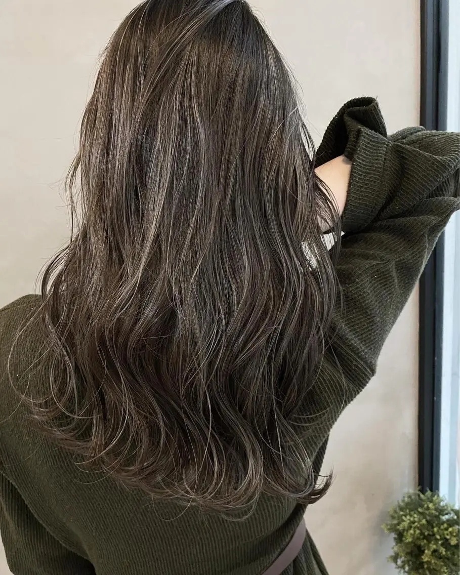 ロング カラー ヘアアレンジ ネイル マツエク・マツパ 透明感カラー ハイライトカラー 外国人風カラー ハイライト ヨシンモリ 夜23時まで予約🉑 reverieあきらのヘアスタイル
