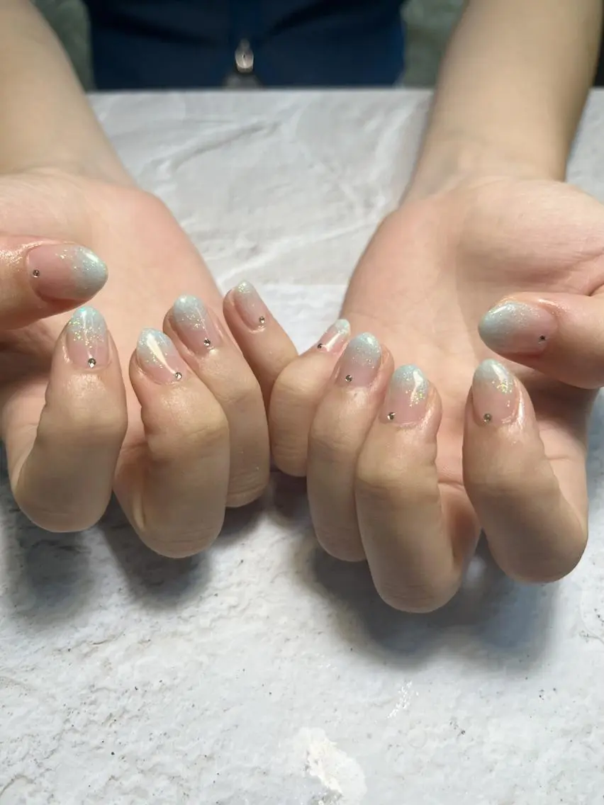 ネイル グラデーション ラメ(グリッター) ラメグラデーション ワンカラーネイル ストーンネイル ハンドネイル 優奈ティン atelier-01のネイルデザイン