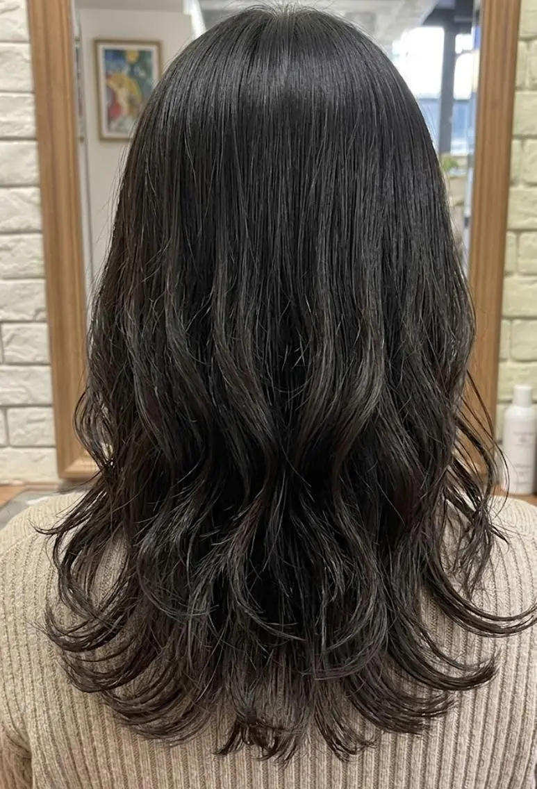 ミディアム カラー レイヤーカット カット ヘアカラー トリートメント flencia 丸 和博|カットのヘアスタイル