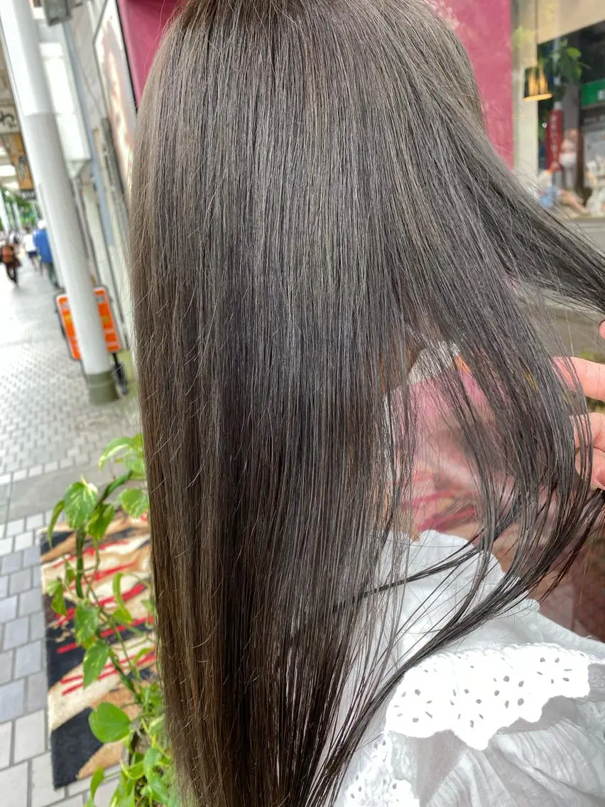 ロング カラー 透明感カラー グレージュ カット ヘアカラー トリートメント デザインカラー✨新倉 佑奈のヘアスタイル