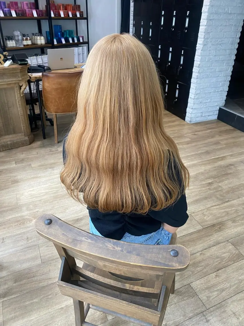 ロング カラー ヘアアレンジ ハイトーンカラー ヘアカラー トリートメント あおい 🍒暖色カラーのヘアスタイル