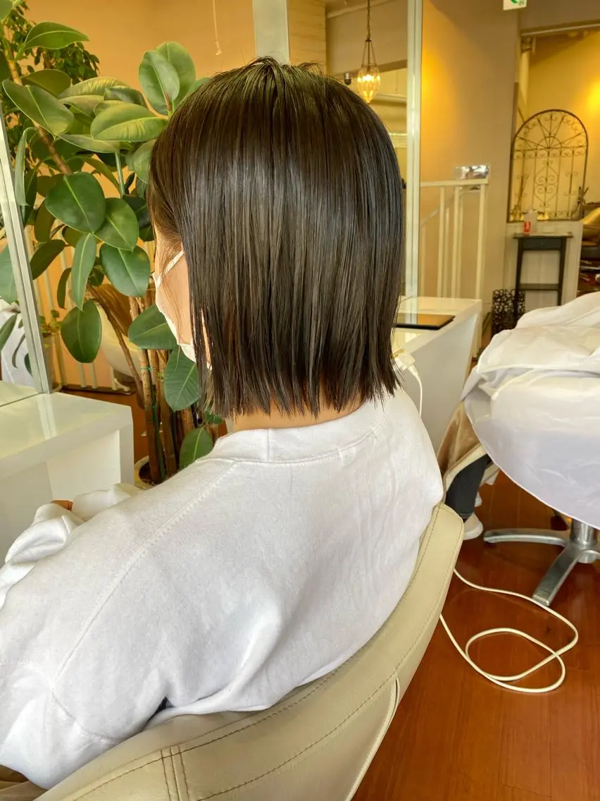 ミディアム カラー 切りっぱなしボブ インナーカラー ボブ カット ヘアカラー ヨシダ トオルのヘアスタイル