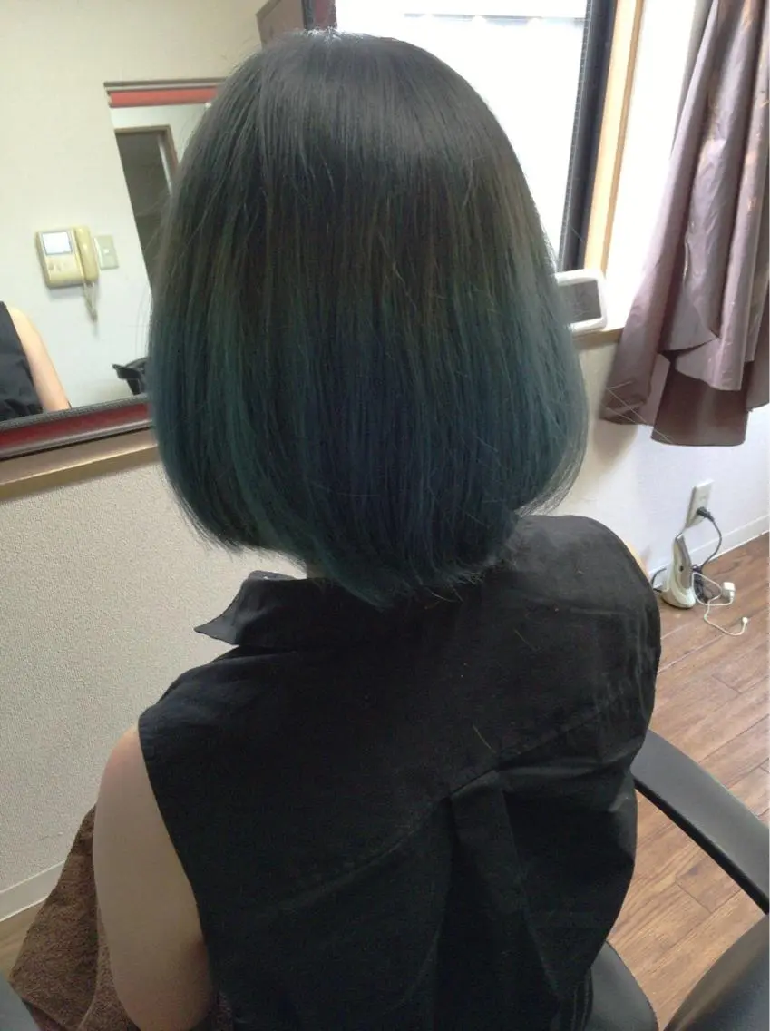 ショート カラー アッシュ 黒髪 ブリーチ ブルーカラー ブルーブラック じょん 。のヘアスタイル