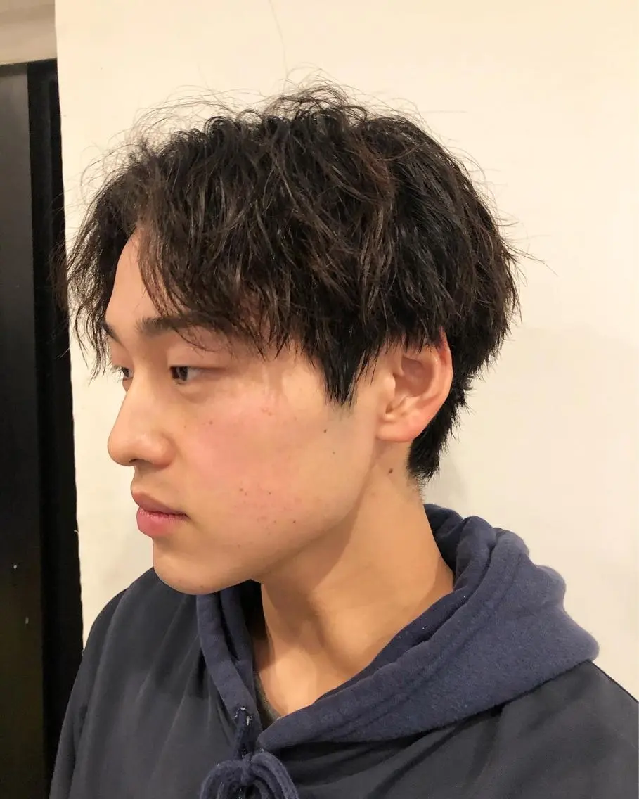 パーマ ヘアアレンジ メンズ センターパート メンズパーマ メンズツイストパーマ ツイストパーマ カット パーマ トリートメント ヘアセット メンズ特化✂️栗原 侑也のヘアスタイル