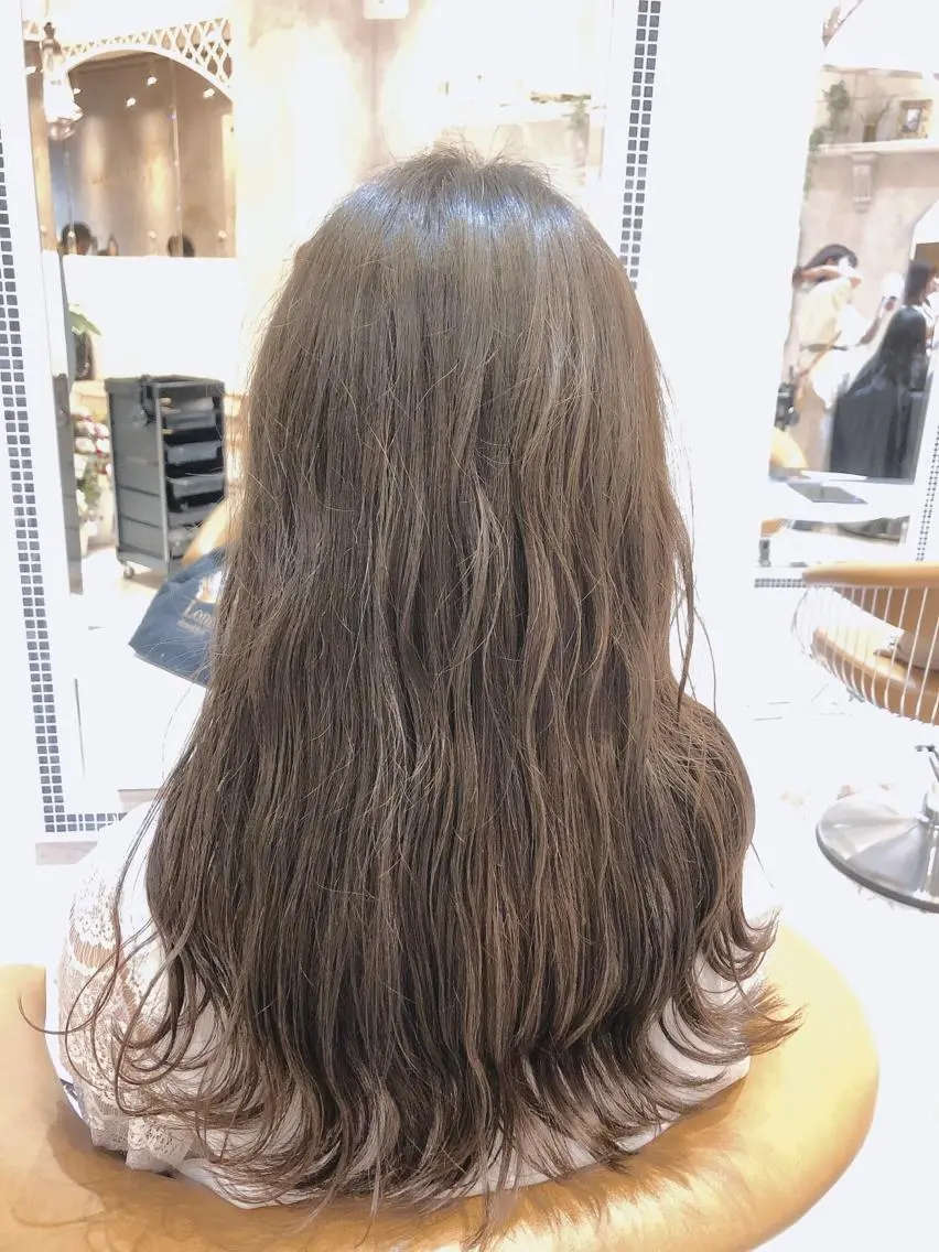 セミロング アッシュ カット ヘアカラー トリートメント 代表山口ひな 髪質改善のプロのヘアスタイル