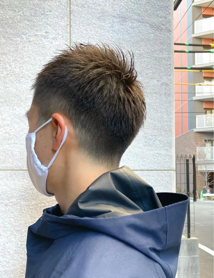 ショート メンズ メンズパーマ 刈り上げ 松岡 俊輔のヘアスタイル