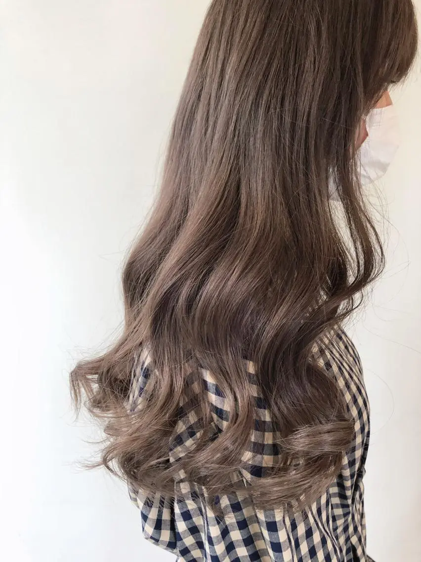 ロング チョコレートブラウン ヘアカラー Rina のヘアスタイル