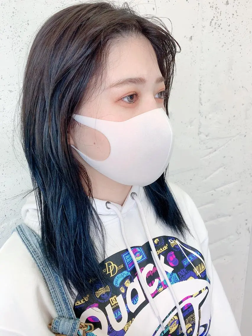 ミディアム カラー 透明感ハイトーン🦄 キラ🌈のヘアスタイル