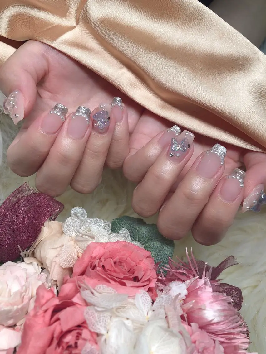 ミディアム ネイル ハンドネイル Blowe ニュアンスのネイルデザイン