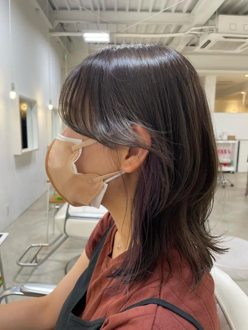 ミディアム カラー くびれヘア 佐藤 世怜奈のヘアスタイル