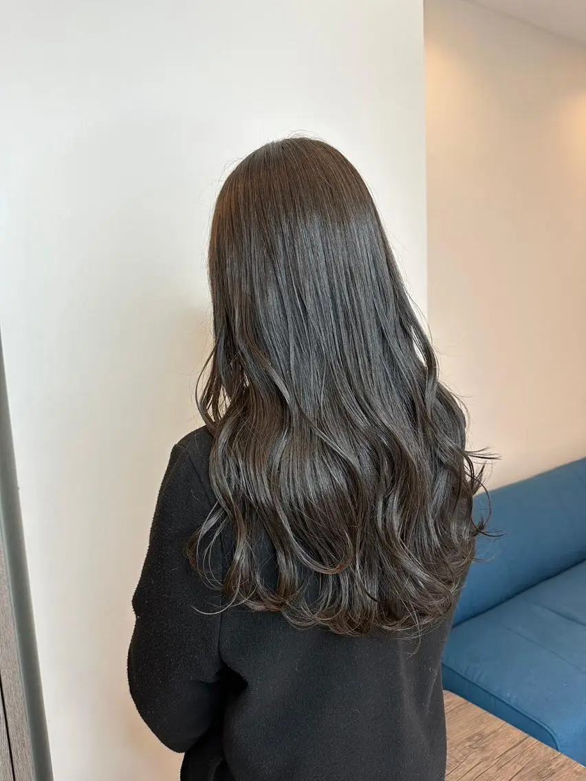 セミロング カラー パーマ ヘアアレンジ アディクシーカラー アッシュ バレイヤージュ ベージュカラー ブリーチ newi grande 横浜店のヘアスタイル