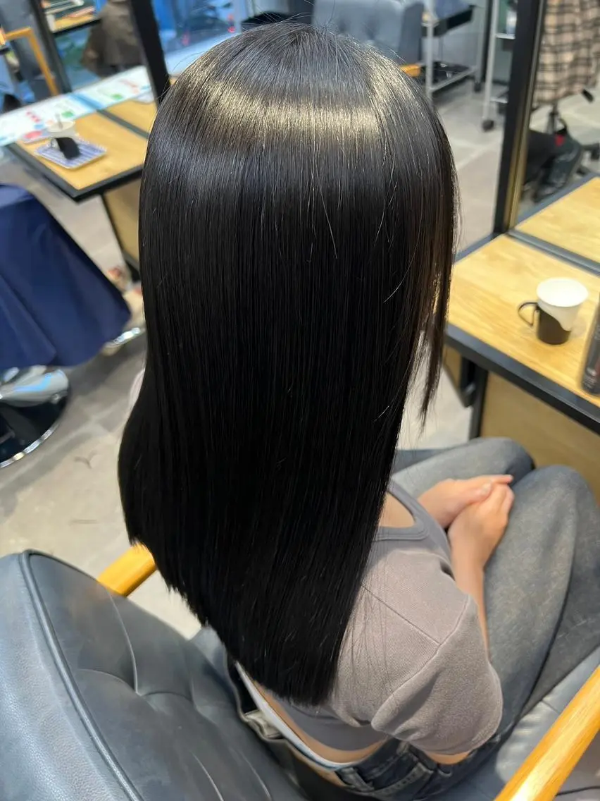 ミディアム カラー パーマ ヘアアレンジ ミディアムパーマ アディクシーカラー ベージュカラー ブリーチ ケアカラー ヘアカラー トリートメント ヘアケア特化型サロン newi 梅田のヘアスタイル