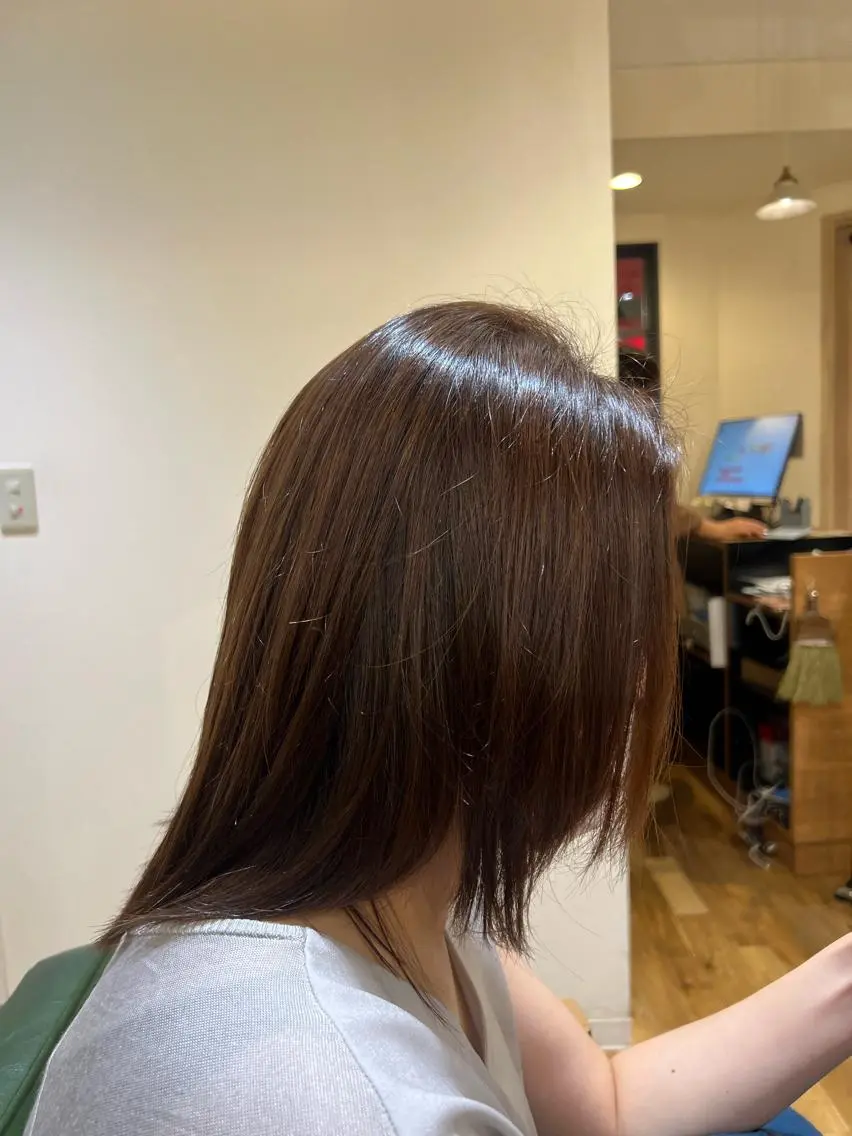 セミロング 艶カラー🫧 推しカラー🧸楽歌のヘアスタイル