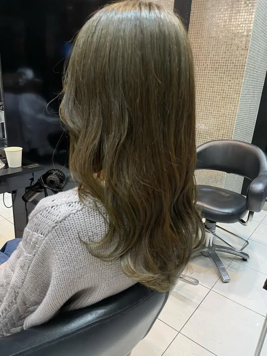 ロング カラー オリーブカラー カット ヘアカラー トリートメント 女性リピ90%🍨 🩷佐藤みずきのヘアスタイル
