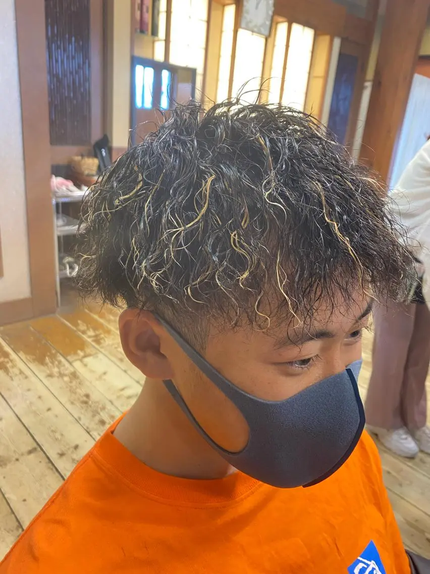 ショート カラー パーマ ハイライトカラー ハイライト 赤み消し×髪質改善 🍏上田晃司のヘアスタイル