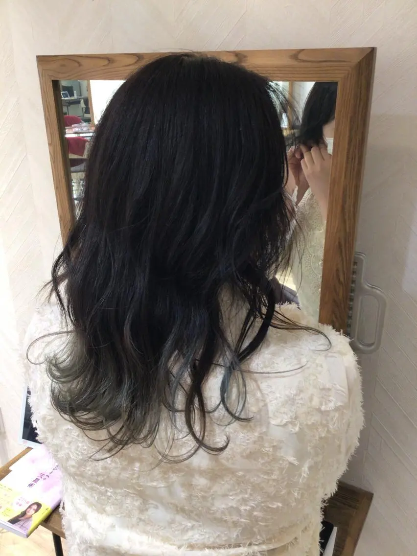 セミロング カラー ブリーチ グラデーションカラー シルバー カット ヘアカラー トリートメント やまぐち まりんのヘアスタイル