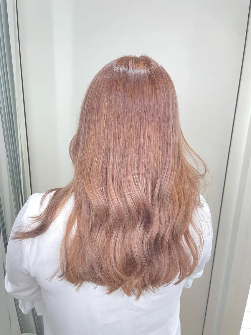 ロング カラー ベージュカラー ミルクティーベージュ 中司 優樹のヘアスタイル
