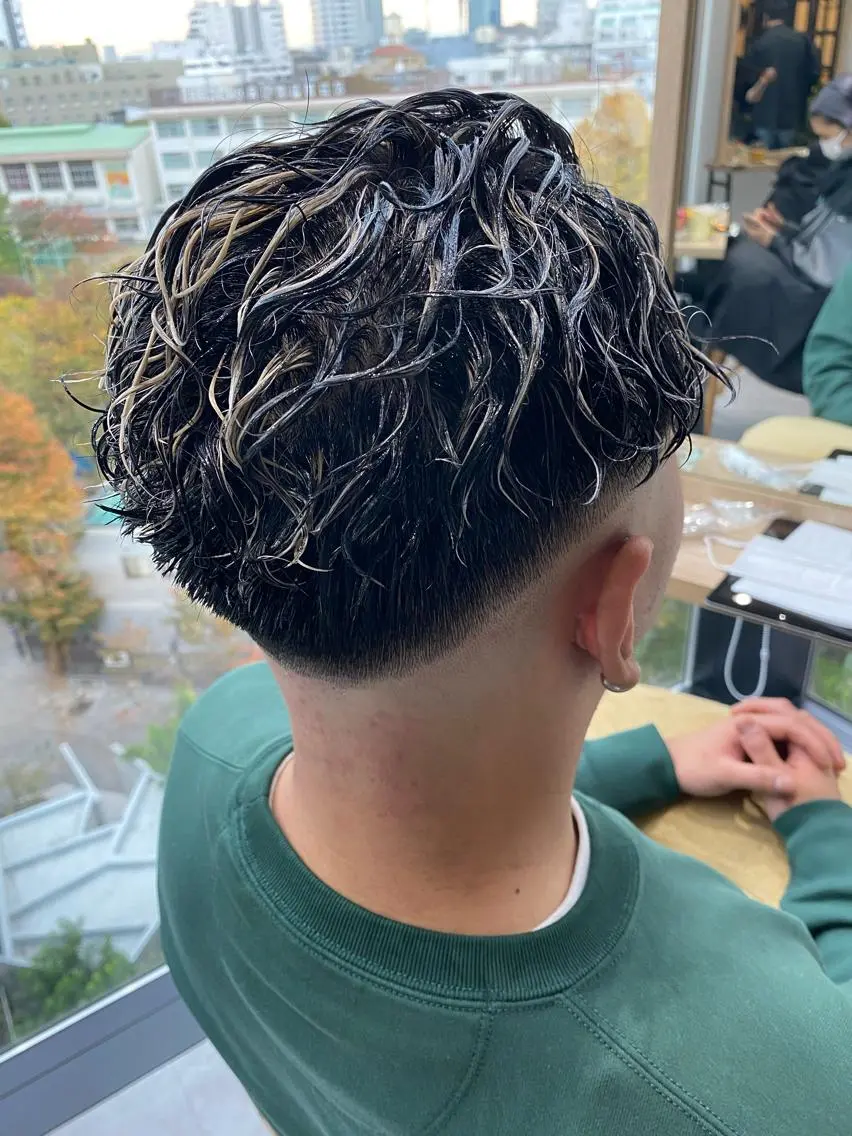カラー パーマ メンズ メンズパーマ 似合う髪型見つけます AYAKAのヘアスタイル