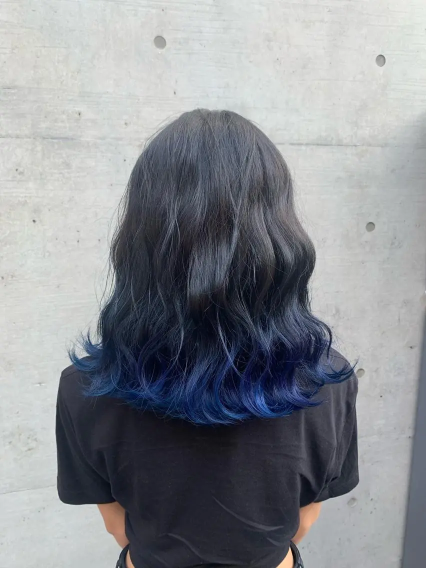 ミディアム カラー ブリーチ ブルーカラー グラデーションカラー 色落ちまでキレイに! !女性サロンのヘアスタイル
