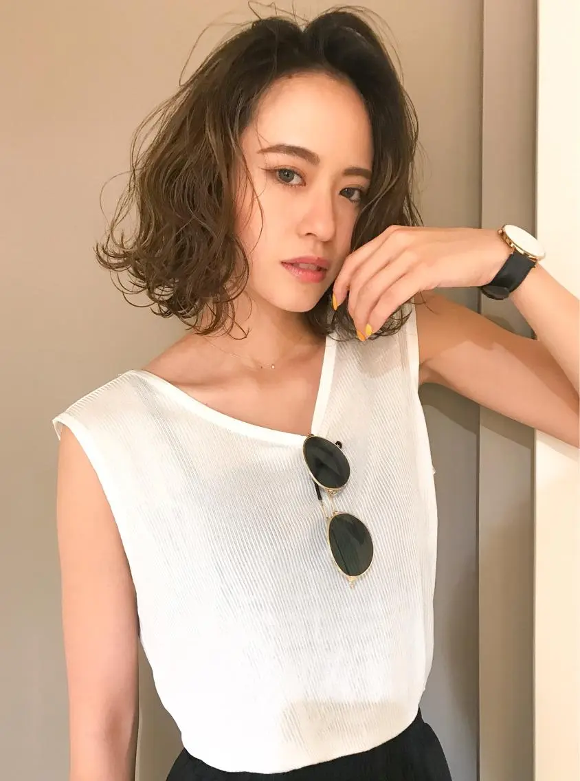 ミディアム カラー パーマ 切りっぱなしボブ ハイライトカラー ボブ ハイライト 🇨🇳ワンホンヘア 下田鉄也のヘアスタイル