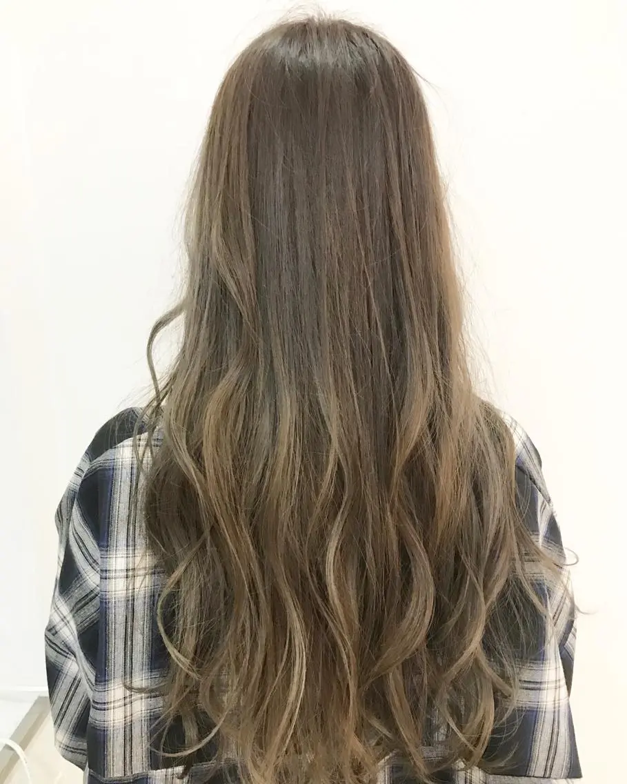 ロング カラー アッシュ ベージュカラー ハイライトカラー ハイライト ウルフカット レイヤーカット上柿のヘアスタイル