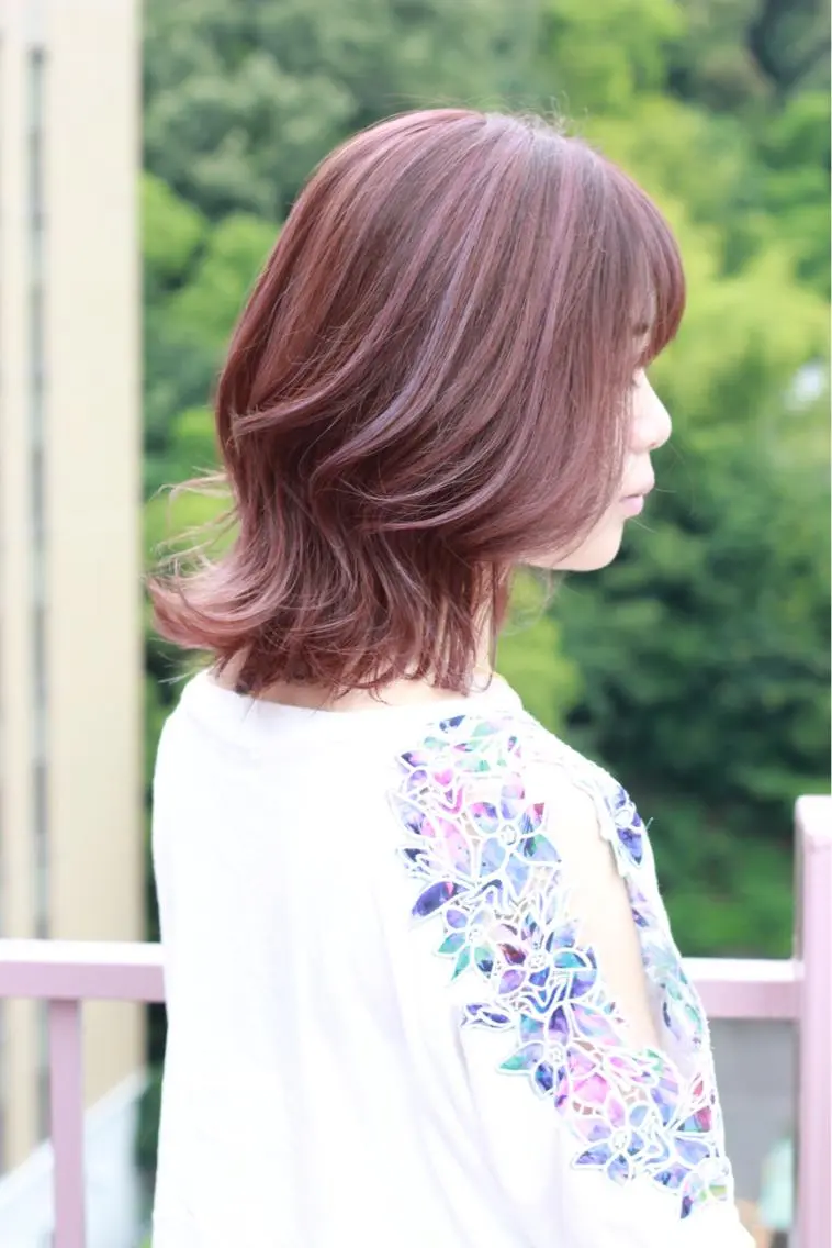 ミディアム カラー ハイライトカラー ピンクカラー ハイライト ヘアカラー Viage （ビアージュ）のヘアスタイル