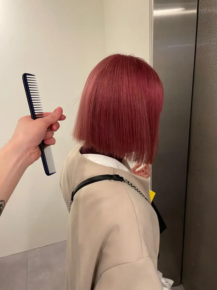 ショート カラー 切りっぱなしボブ レイヤー/縮毛矯正のヘアスタイル