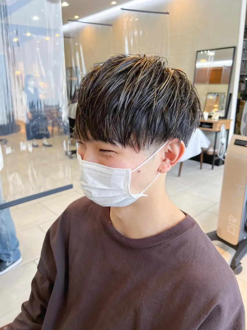 ショート カラー メンズ メンズハイライト マッシュ ハイライトカラー ハイライト メンズカット曲がる 縮毛矯正佐々木タクマのヘアスタイル