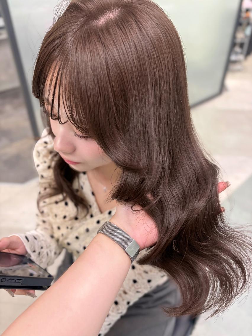 ミディアム カラー ヘアアレンジ ミディアムレイヤー ベージュカラー 透明感カラー グレージュ オリーブカラー カット ヘアカラー トリートメント MISAKI/韓国 レイヤー/エクステのヘアスタイル