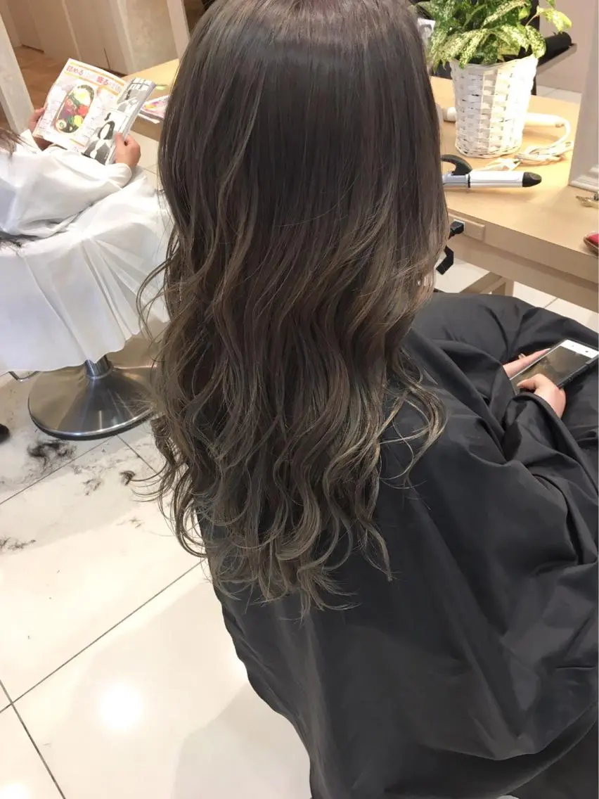 ロング カラー グラデーションカラー ハイライトカラー オレンジ 外国人風カラー ハイライト 小田原NO1 美容師 飯田飛翔のヘアスタイル