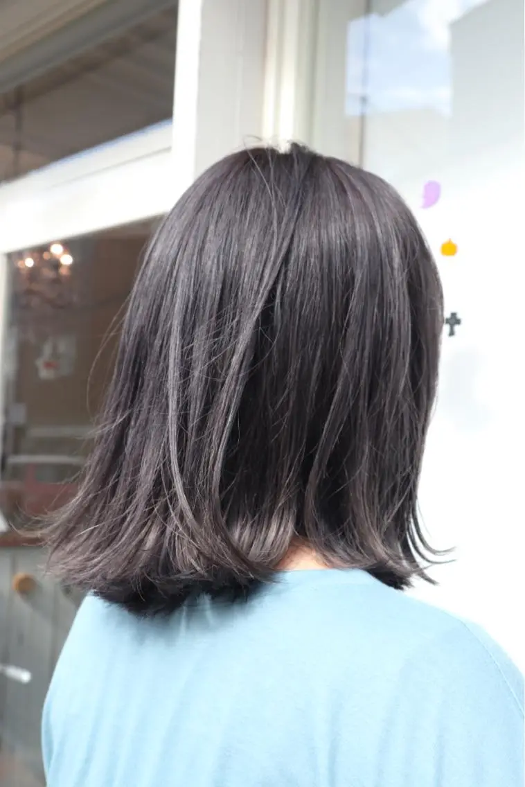 ミディアム カラー ブリーチ 透明感カラー イルミナカラー ネイビーカラー シルバー カット ヘアカラー トリートメント 西村 ようこのヘアスタイル