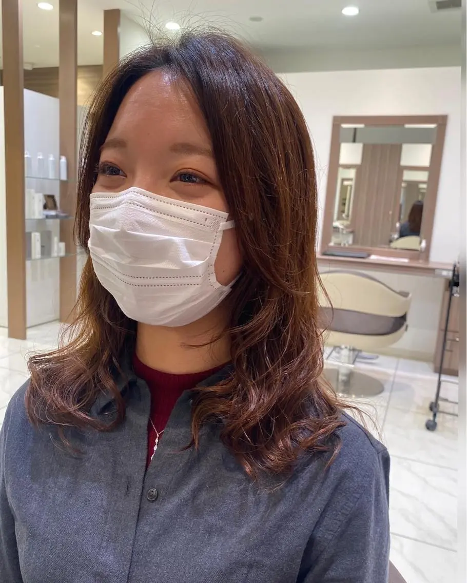 セミロング パーマ カット ヘアカラー パーマ トリートメント 似合う髪型見つけます AYAKAのヘアスタイル
