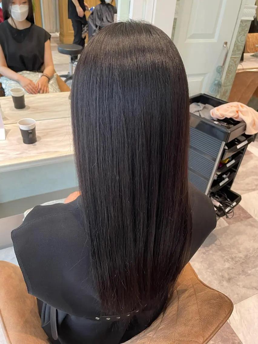 カラー 黒髪 ブルーカラー ブルーブラック 髪質改善 ヘアカラー 木屋元一/透明感 /前髪/レイヤーのヘアスタイル