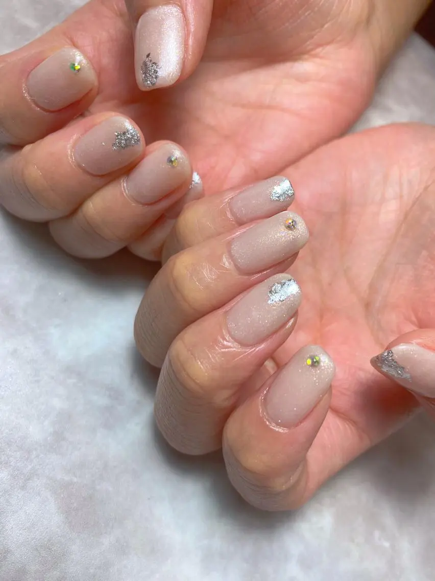ネイル アイブロウ シンプルネイル ハンドネイル 🌿Charme🌿 MAIのネイルデザイン