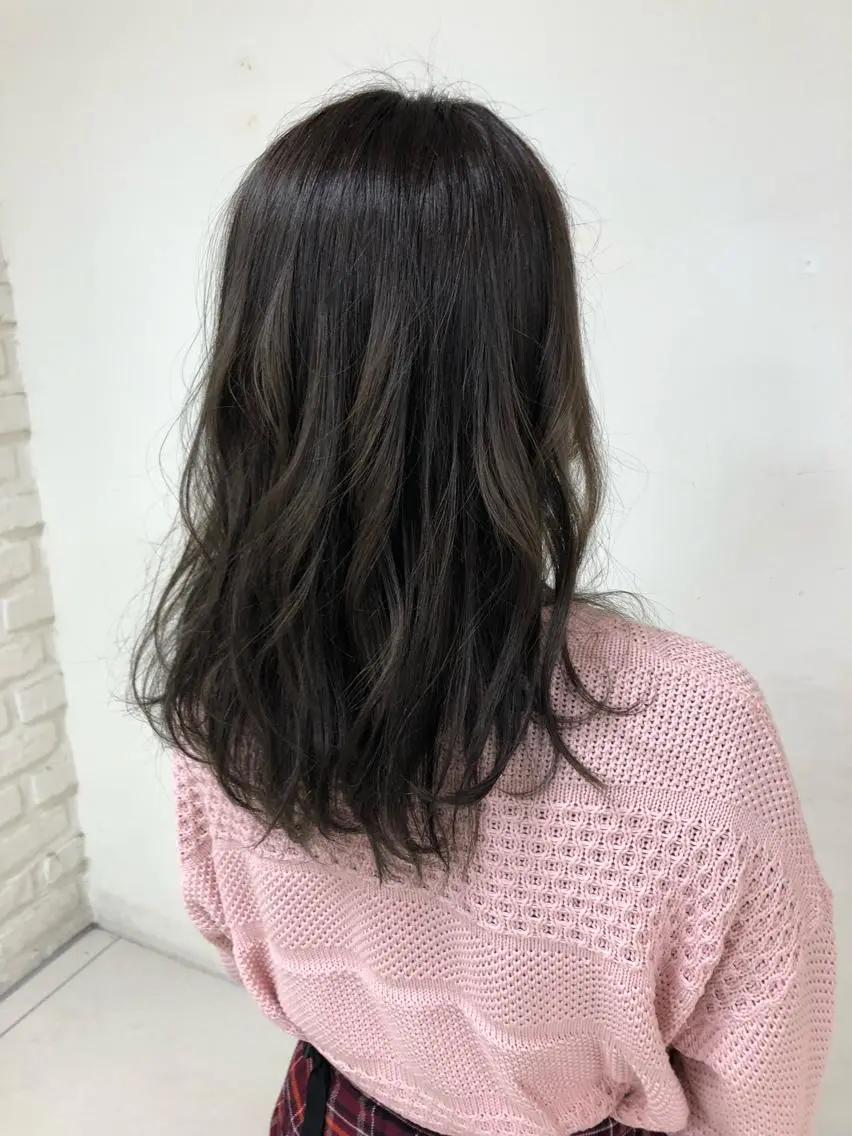 セミロング ハイライト ヘアカラー 高橋 悠造のヘアスタイル