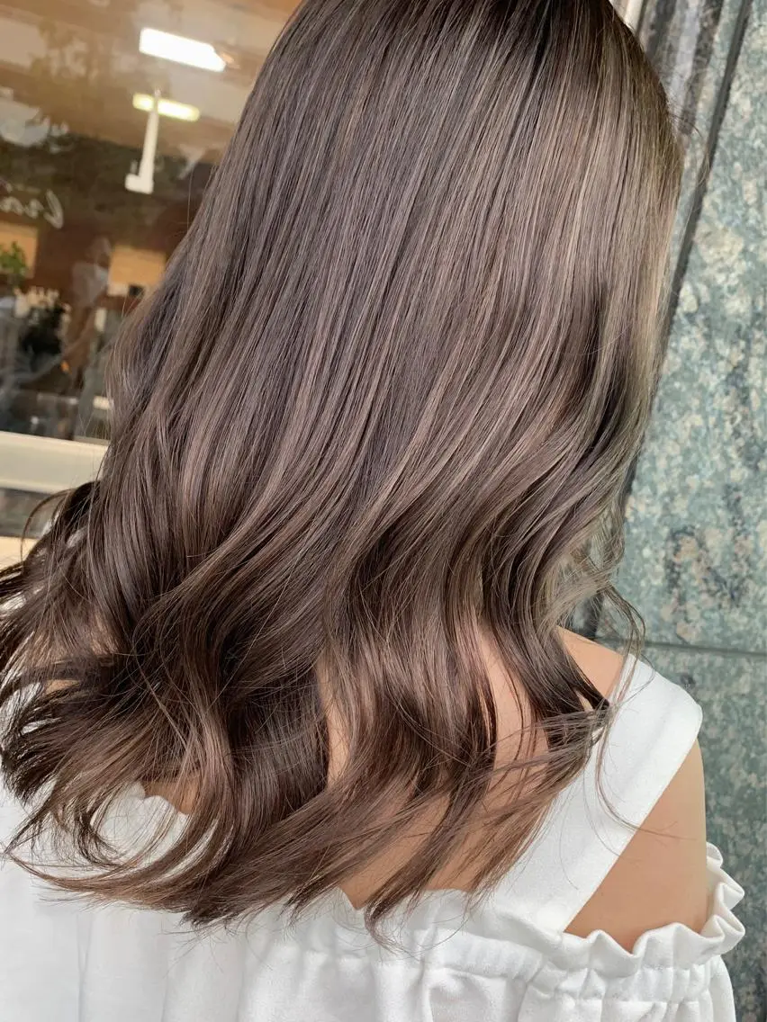セミロング レイヤー/艶髪カラー 森本くるみのヘアスタイル