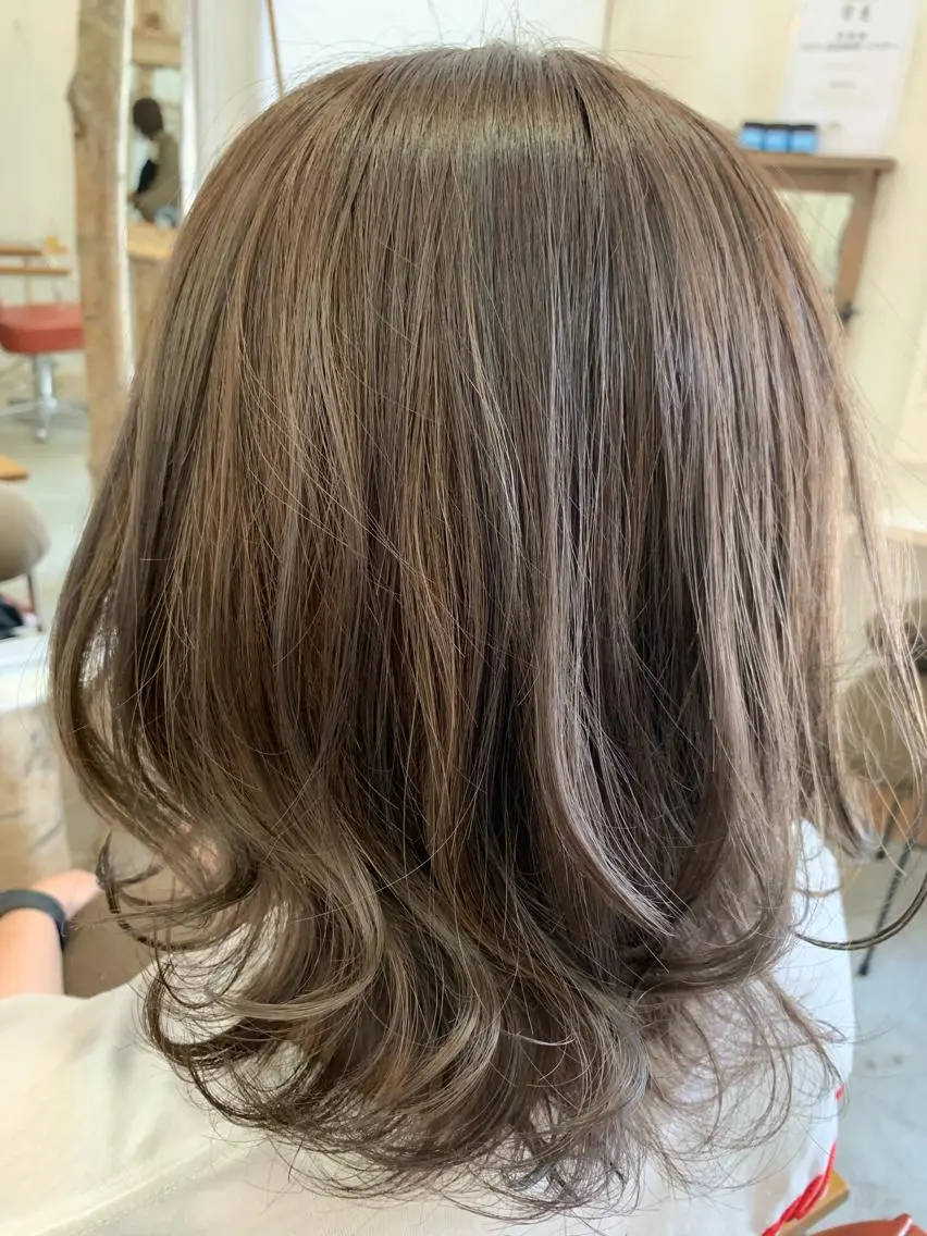 ミディアム カラー fio マナミのヘアスタイル