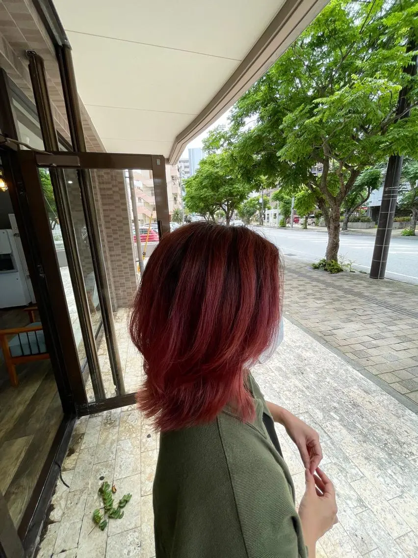 ミディアム レイヤーカット andKおもろまち店 艶ダブルカラー✨のヘアスタイル